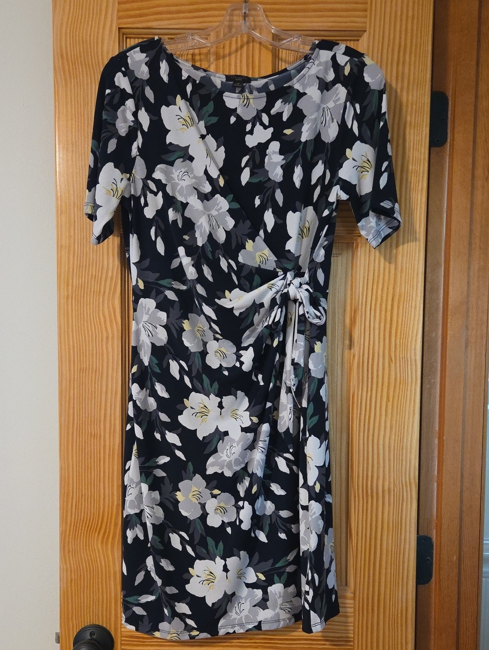 Ann Taylor Medium Petite Black Floral Wrap-Style Dress with White, Gray Blooms